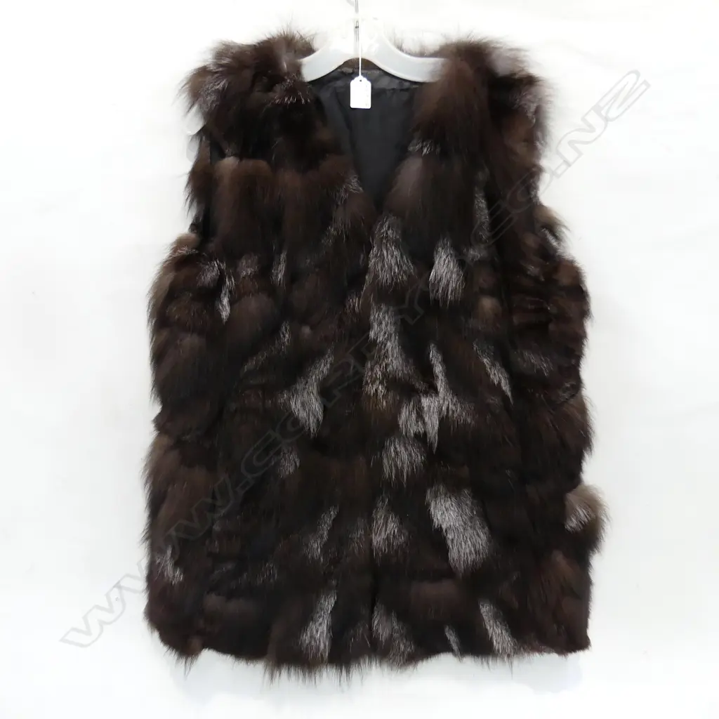 FUR VEST SIZE 12/14 TRIM IS SHOWING SOME WEAR Image 1++