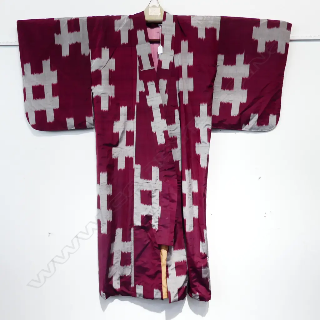 JAPANESE SILK IKAT WEAVE KIMONO, COTTON LINED     Image 1++