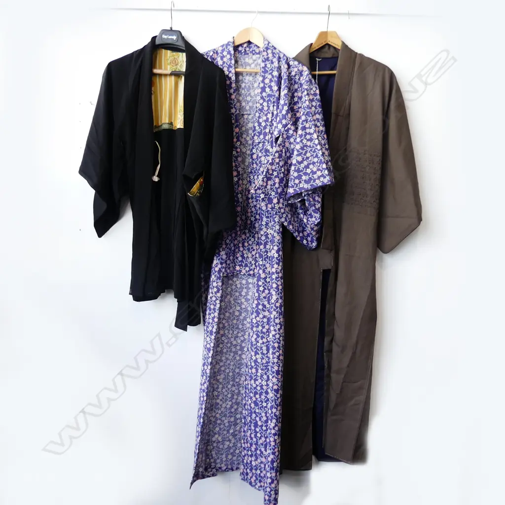 THREE VINTAGE KIMONOS VARYING LENGTHS Image 1++