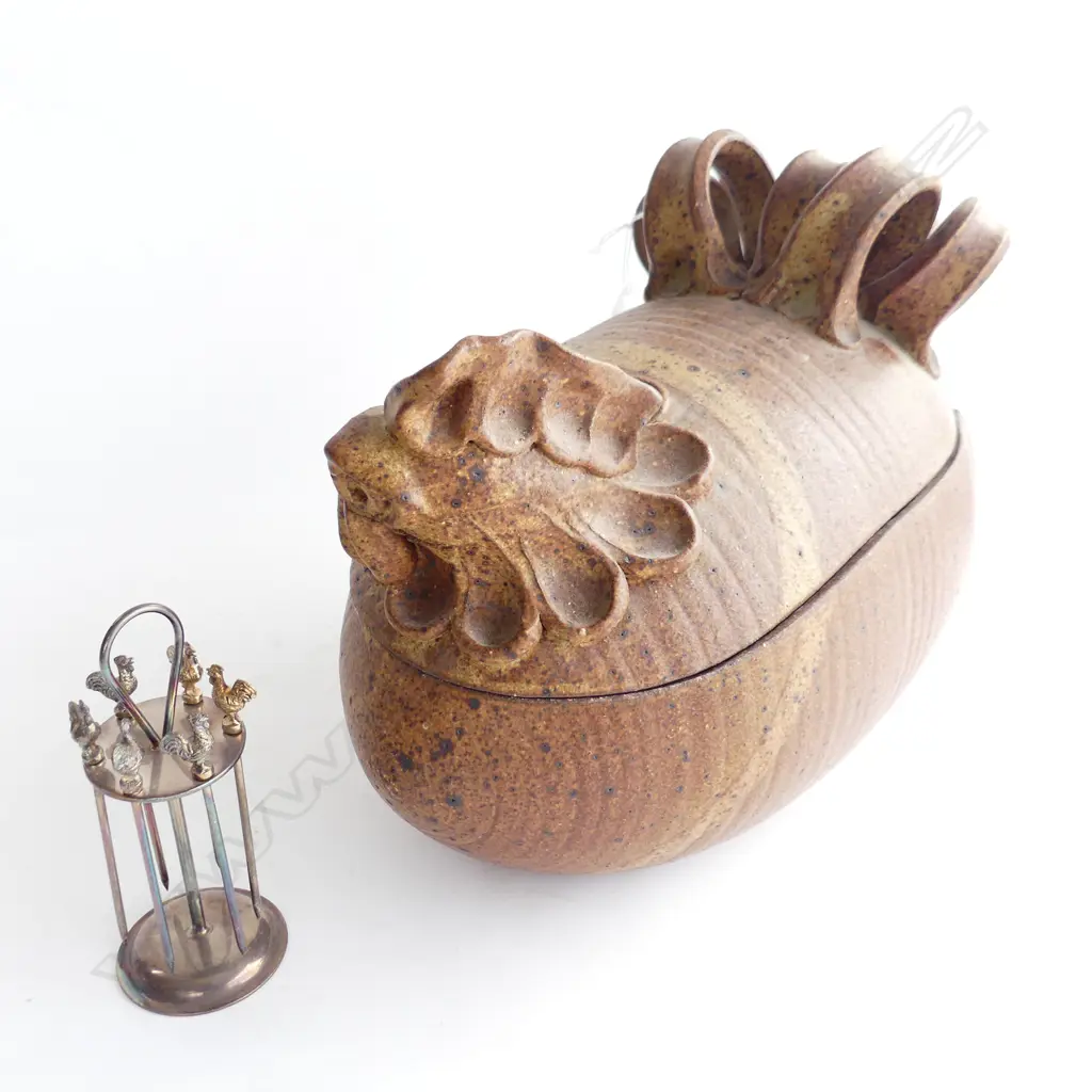 VINTAGE GINNY AND PAUL ANTHONY STUDIO POTTERY CHICKEN COOKER SCULPTURAL CASSEROLE DISH + S/PLATE SKEWERS Image 1++