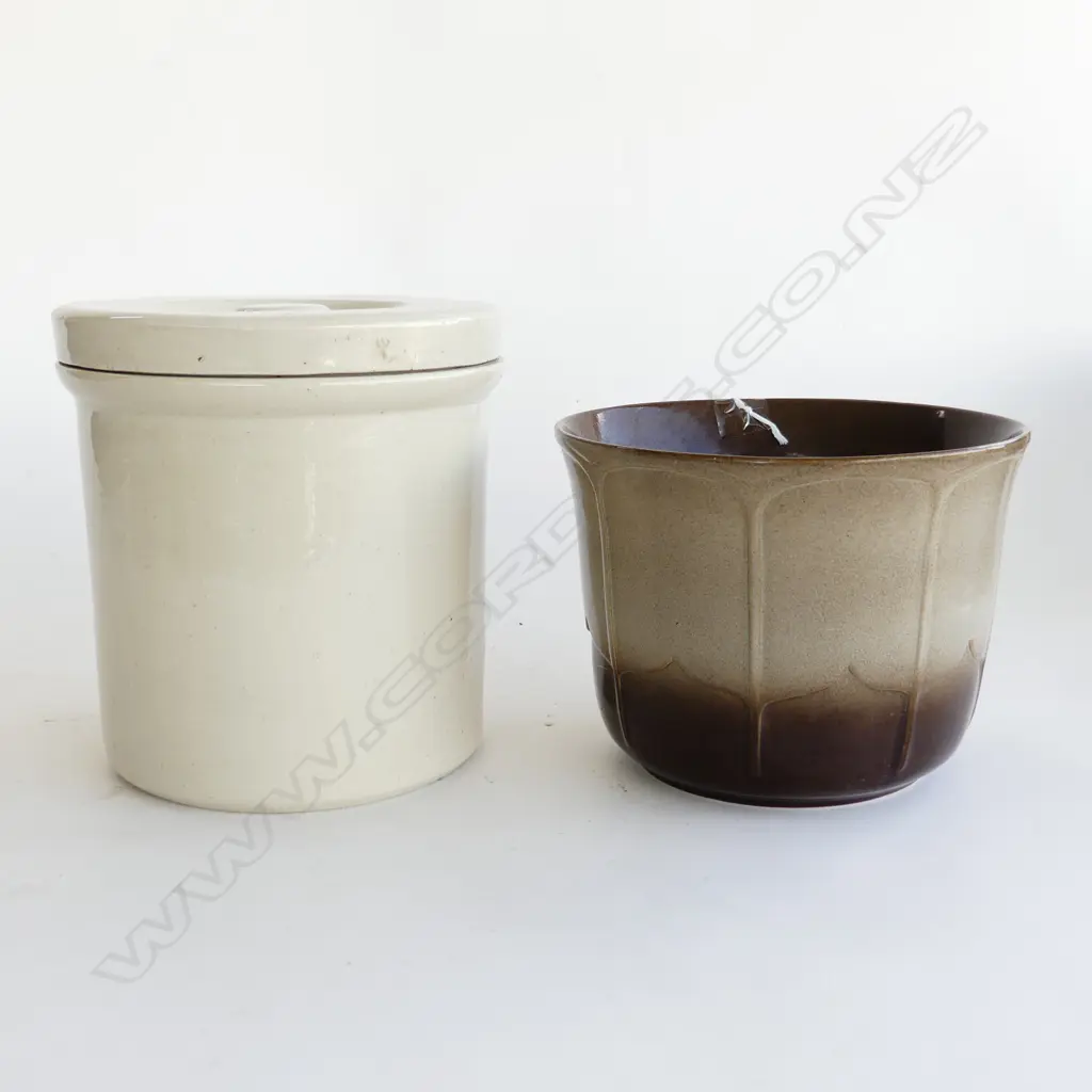 TEMUKA POTTERY PLANTER (180 X135mm) & TIMARU POTTERY LIDDED JAR (170 X 175mm) Image 1++
