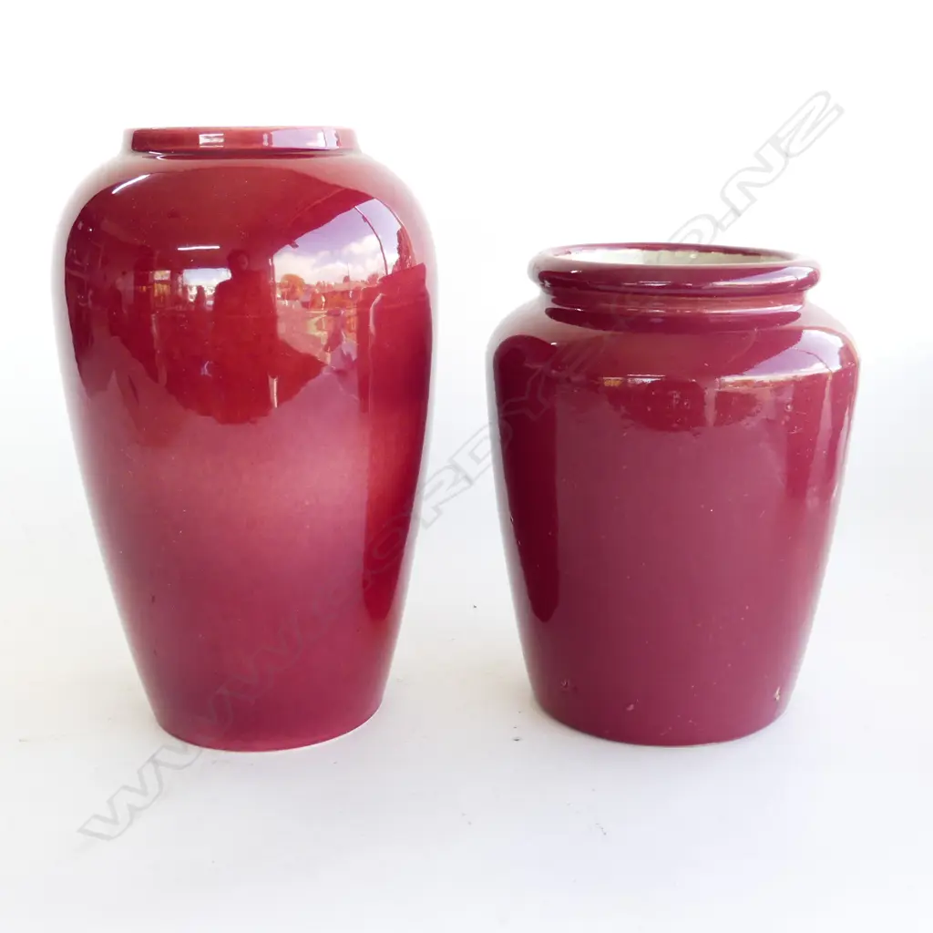 2 BURGUNDY VASES; 1 PUTARARU HAND CERMICS VASE (H. 275mm) & TIMARU POTTERY VASE (H. 220mm) Image 1++