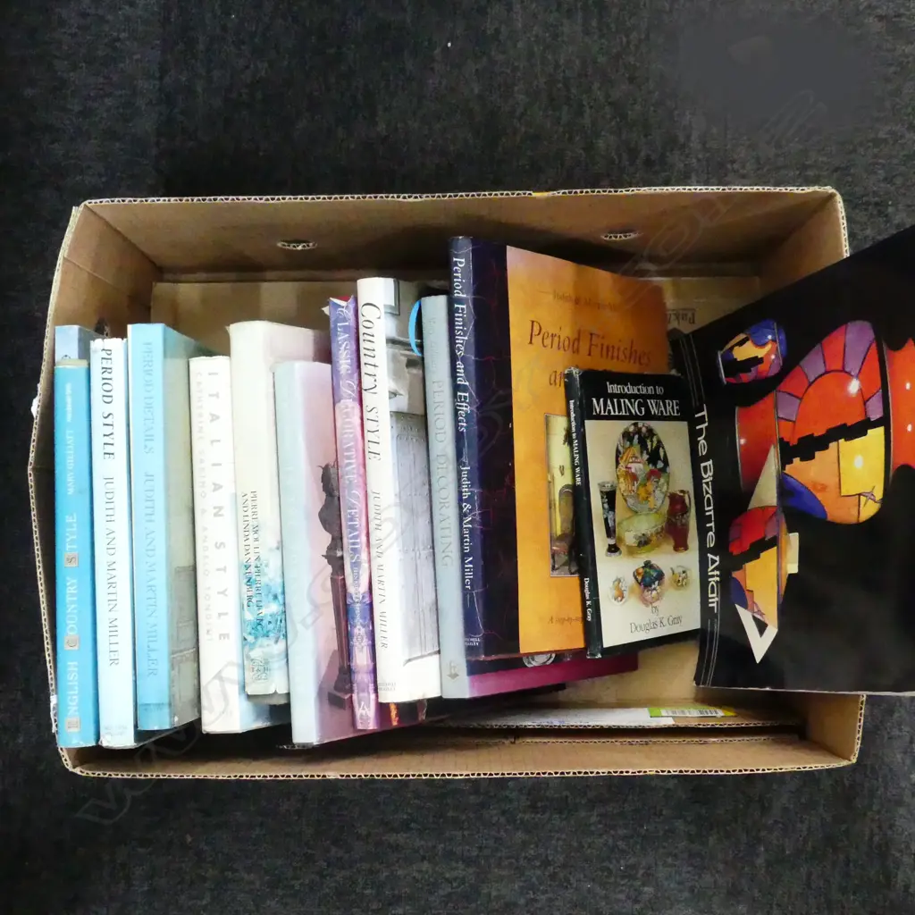 ASST REFERENCE BOOKS INC. CLARICE CLIFF,  MALING, PAINT MAGIC ETC.. Image 1++