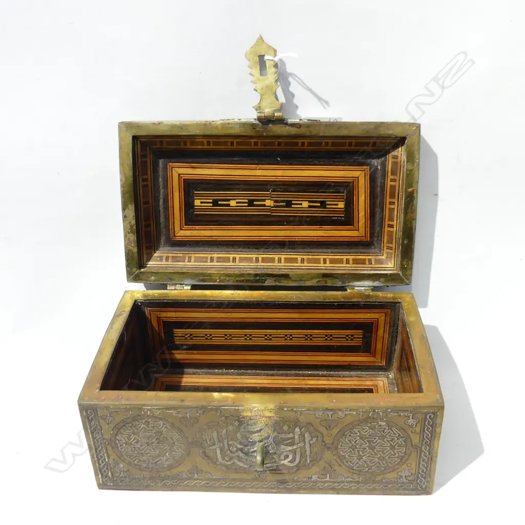 MIDDLE EASTERN LIDDED BOX - METAL EXTERIOR, INLAID INTERIOR W.220mm Image 1++