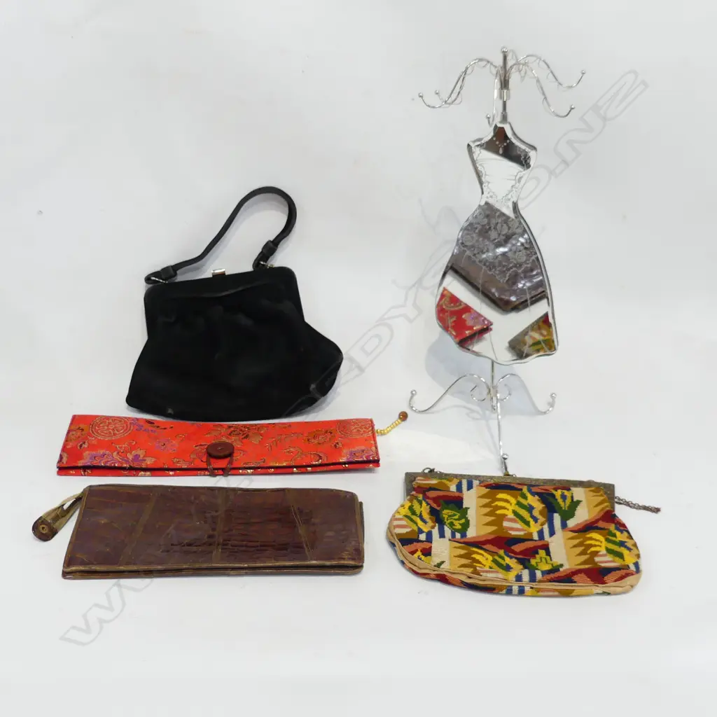 4 LADIES BAGS; ORIENTAL CLUTCH, SNAKESKIN CLUTCH ETC.. + DRESS SHAPED MIRROR EARRING STAND (H. 460mm Image 1++