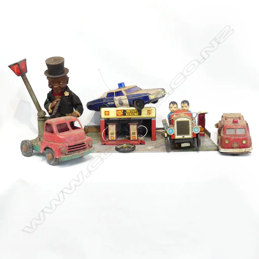 BOX LOT VINTAGE TIN TOY GARAGE POLICE CAR FIRE ENGINE ETC Image 1++