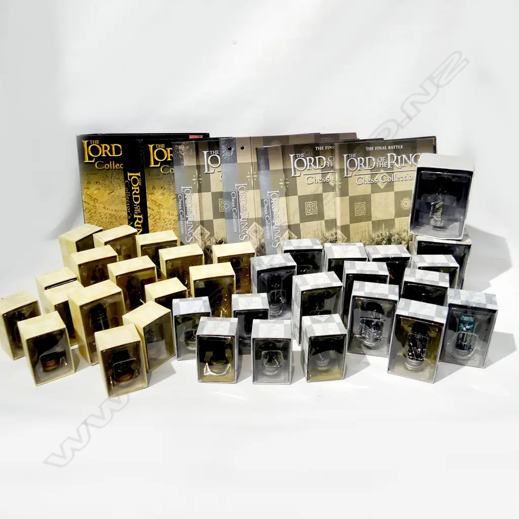 34 ASST. H/PAINTED LEAD LOTR CHESS FIGURES, BOXED + 6 FOLDERS LOTR COLLECTORS MODELS Image 1++