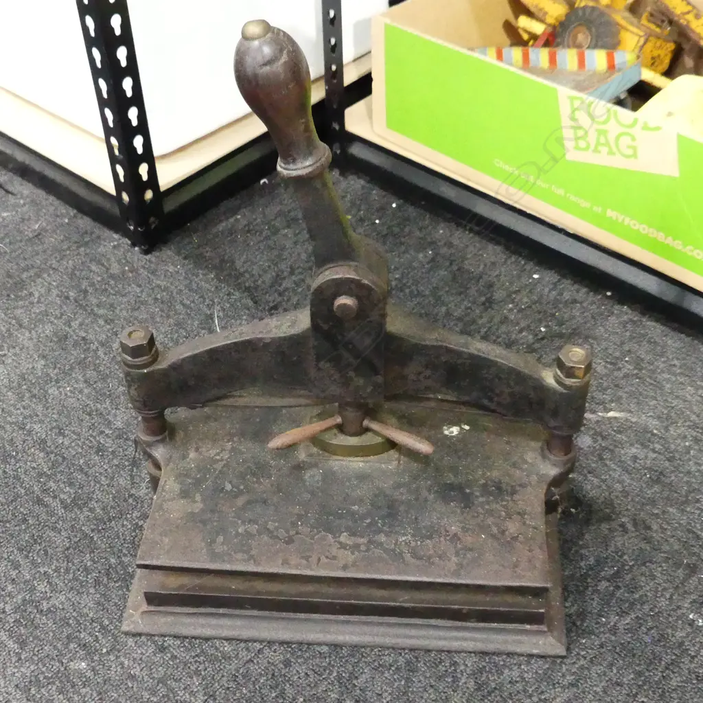 HEAVY VINTAGE BOOK PRESS Image 1++
