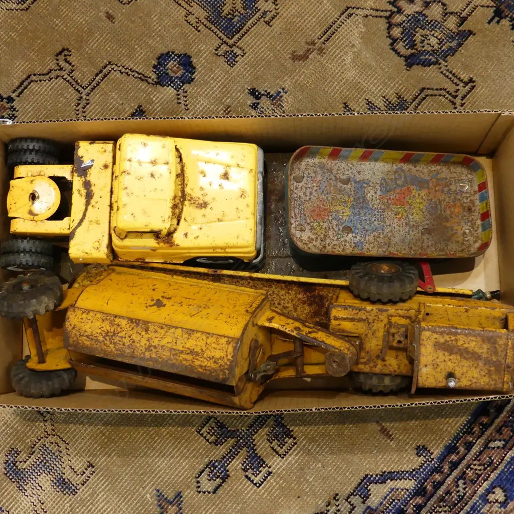 BOX LOT VINTAGE TIN TOY TRUCK TRAILER EARTH MOVER ETC Image 1++