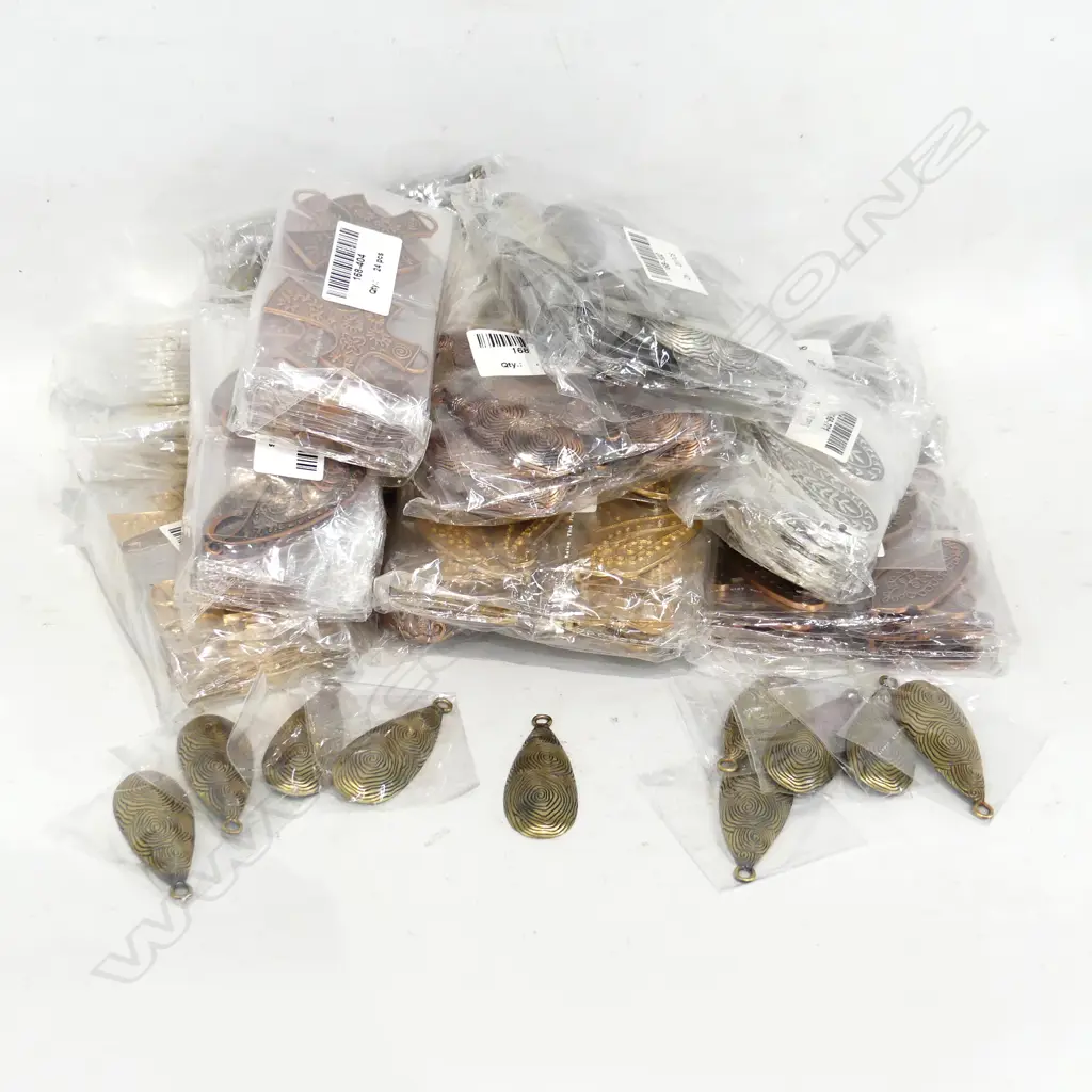 ASST. JEWELLERY MAKING PCES, PENDANTS ETC, AS NEW Image 1++