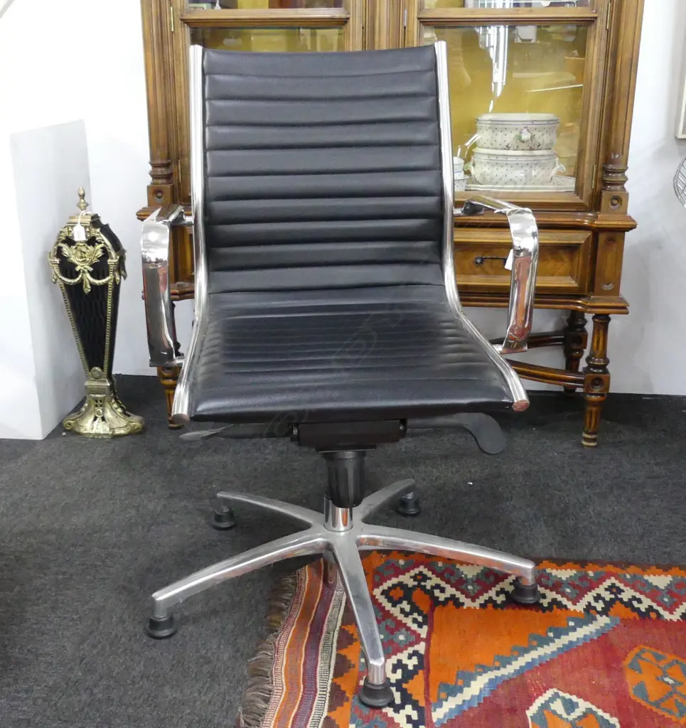 MODERN EAMES STYLE BLACK LEATHER OFFICE CHAIR Image 1++