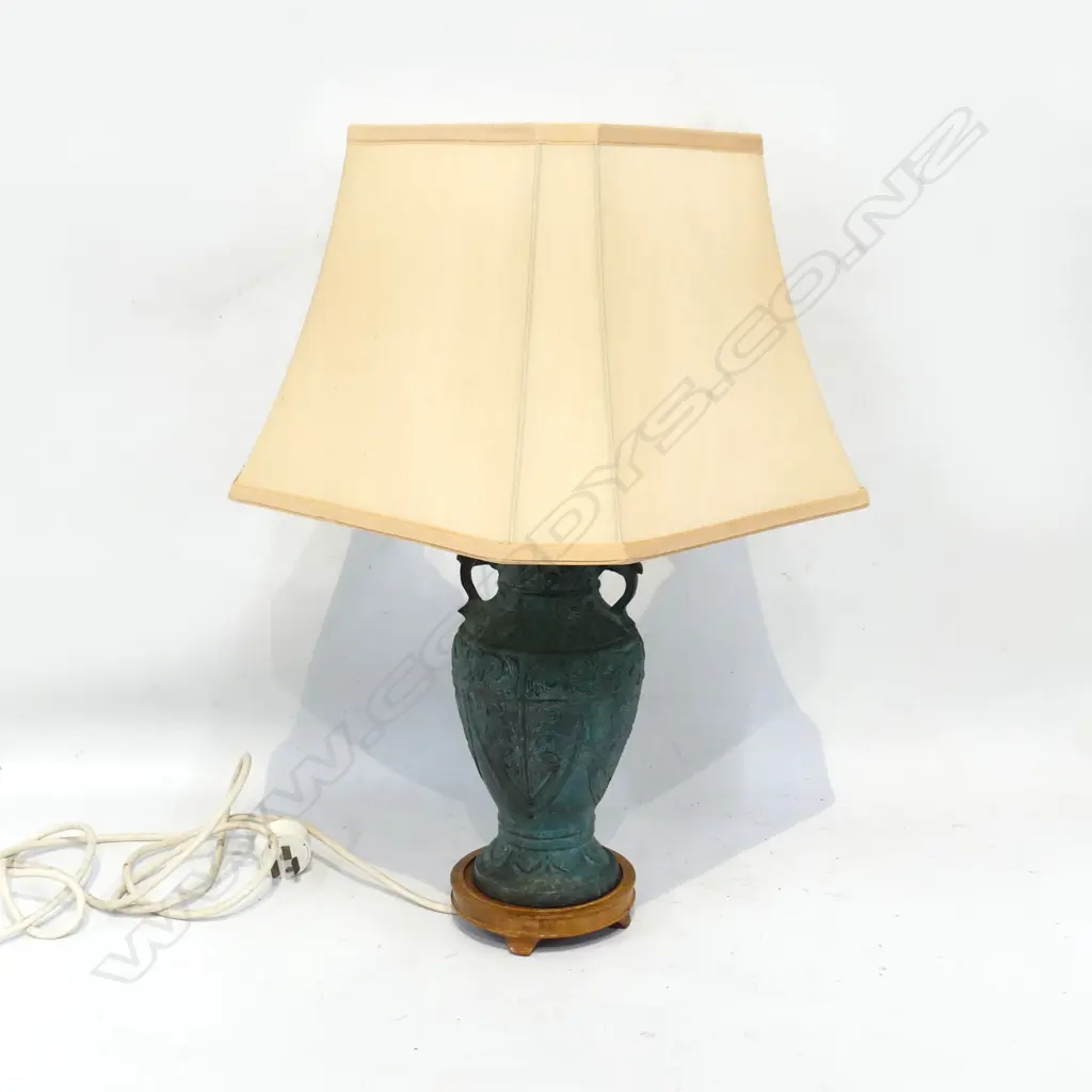 ORIENTAL LAMP BASE WITH PAGODA SHAPED SHADE H. 560mm Image 1++