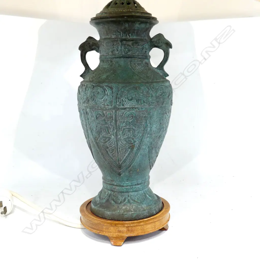 ORIENTAL LAMP BASE WITH PAGODA SHAPED SHADE H. 560mm Image 1++