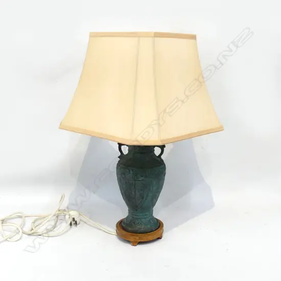 ORIENTAL LAMP BASE WITH PAGODA SHAPED SHADE H. 560mm