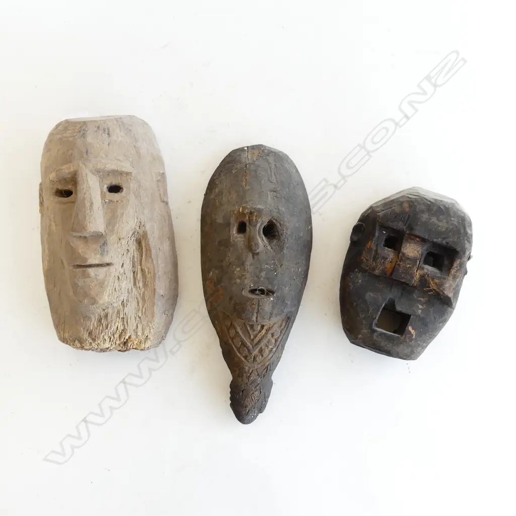 3 SM OLD TIMORESE CARVED WOODEN WALL MASKS H. 195, 240,140mm Image 1++