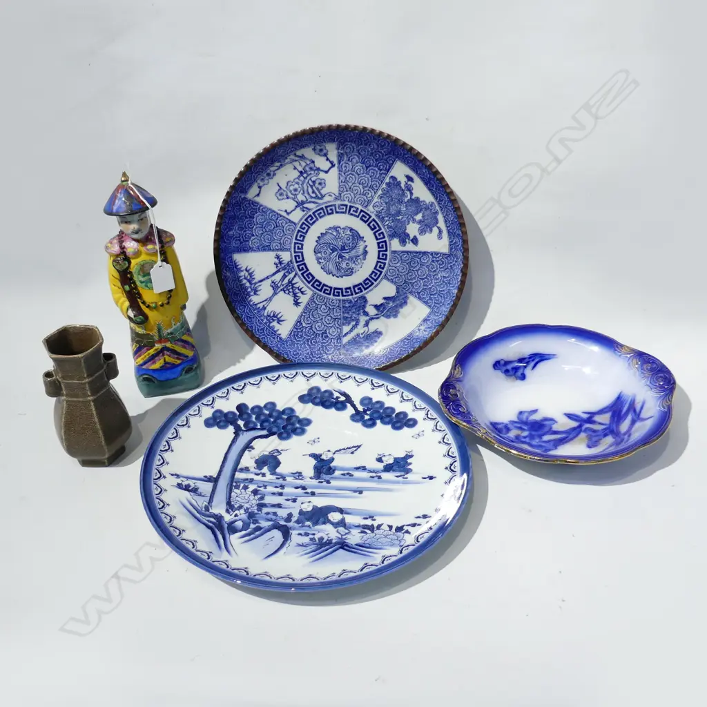 3 B/W PLATES 340mm dia + ORIENTAL FIGURE H.280 & ARROW VASE Image 1++