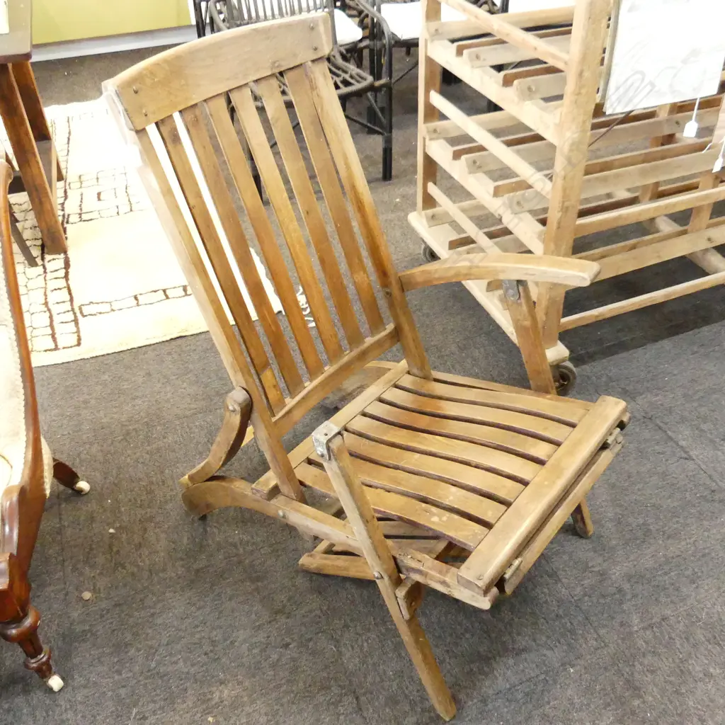 VINTAGE WOODEN DECK CHAIR (ARM MISSING) Image 1++
