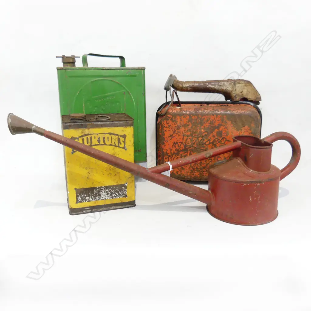 3 OIL CANS; CASTROL, LESCO, MURTONS + RED WATERING CAN L.680mm Image 1++