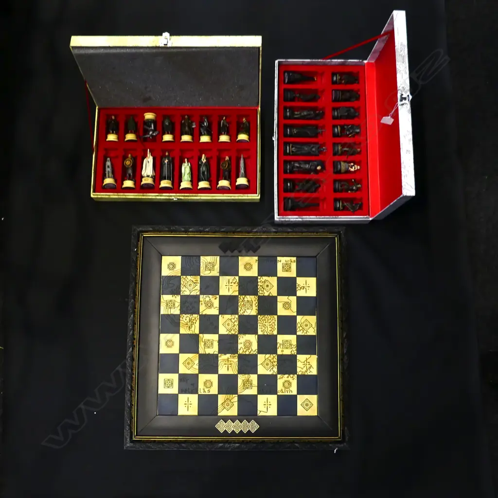LORD OF THE RINGS LOTR CHESS BOARD 510x510mm + 32 H/PAINTED LEAD FIGURINE PLAY PCES H.105mm, IN 2 CASES Image 1++