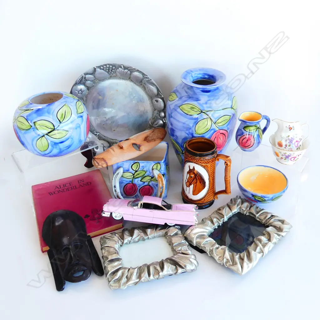 BOX LOT CERAMICS ETC Image 1++
