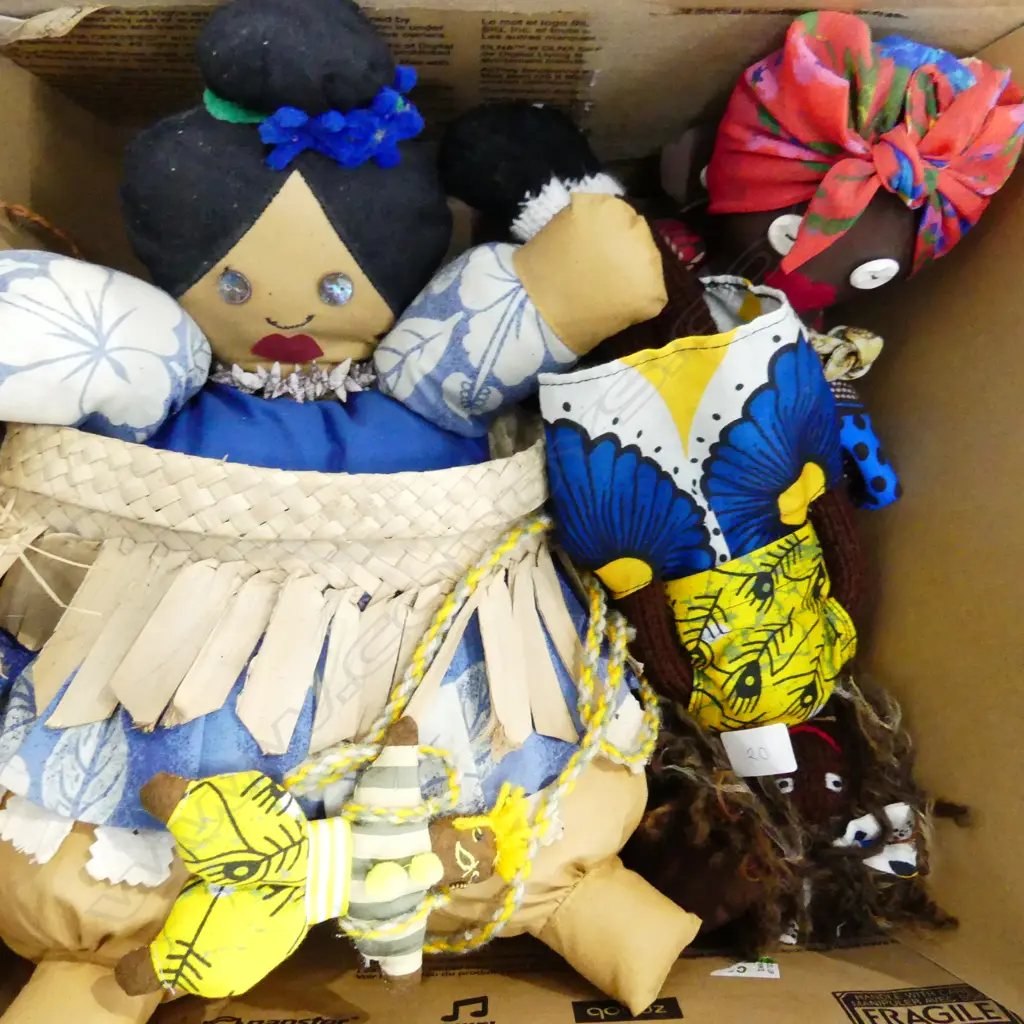 COLLECTION FIVE OLD HAND WORKED CULTURAL DOLLS - PACIFIC & AFRICAN STYLE *RTV* Image 1++