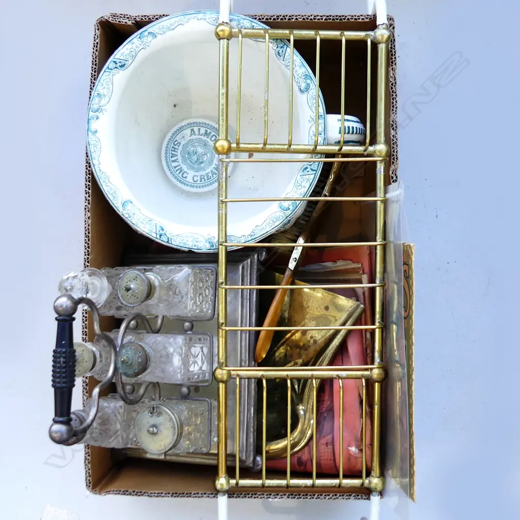 BOX LOT CRUET SET, POTTY, BATH TRAY ETC Image 1++