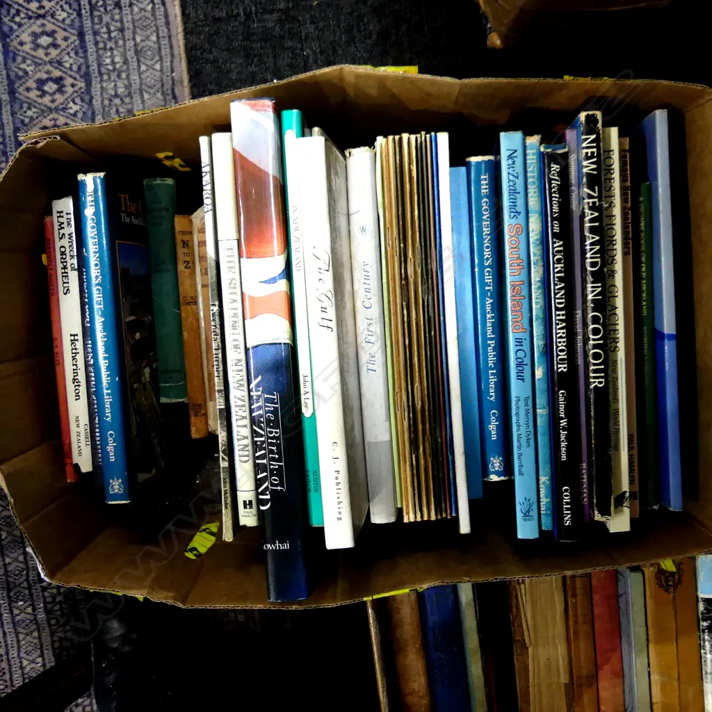 BOX LOT NZ NON FICTION BOOKS Image 1++