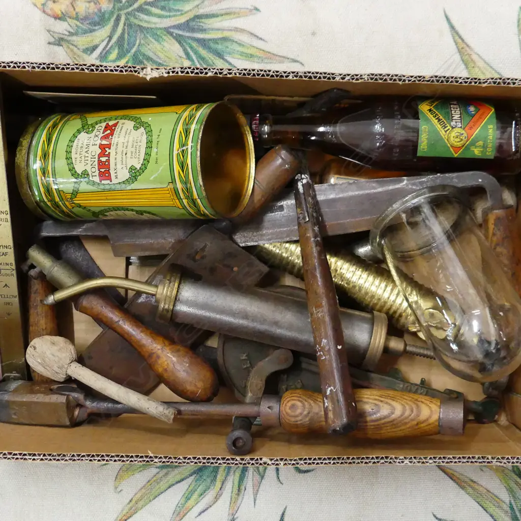 BOX LOT ASST. VINTAGE HAND TOOLS Image 1++