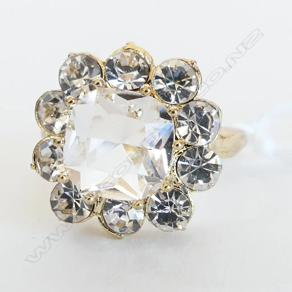 LG FAUX DIAMOND GOLD PLATED COSTUME JEWELLERY DRESS RING SIZE R Image 1++