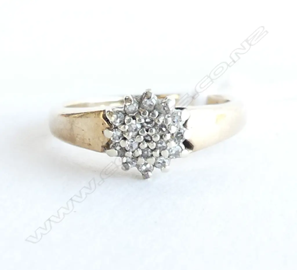 9CT DIAMOND RING 2.6 GRAMS SIZEI 1/2 Image 1++