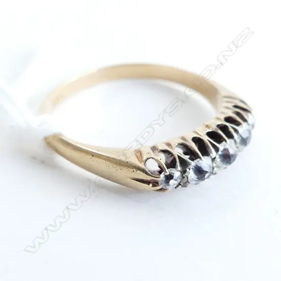 9CT GOLD AND FIVE STONE WHITE SAPPHIRE RING SIZE O