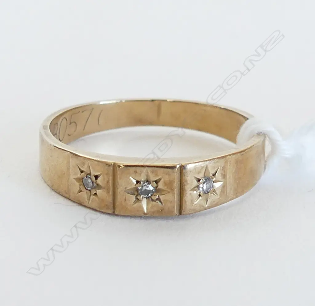 9CT GOLD DIAMOND SET WEDDING BAND, SIZE I. 1.6GMS Image 1++