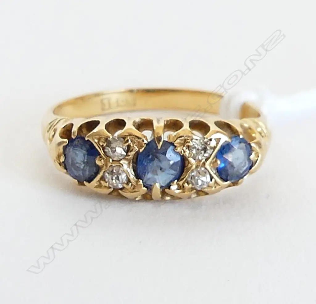 18CT GOLD SAPPHIRE & DIAMOND RING 3.37GM SIZE L 1/2 Image 1++