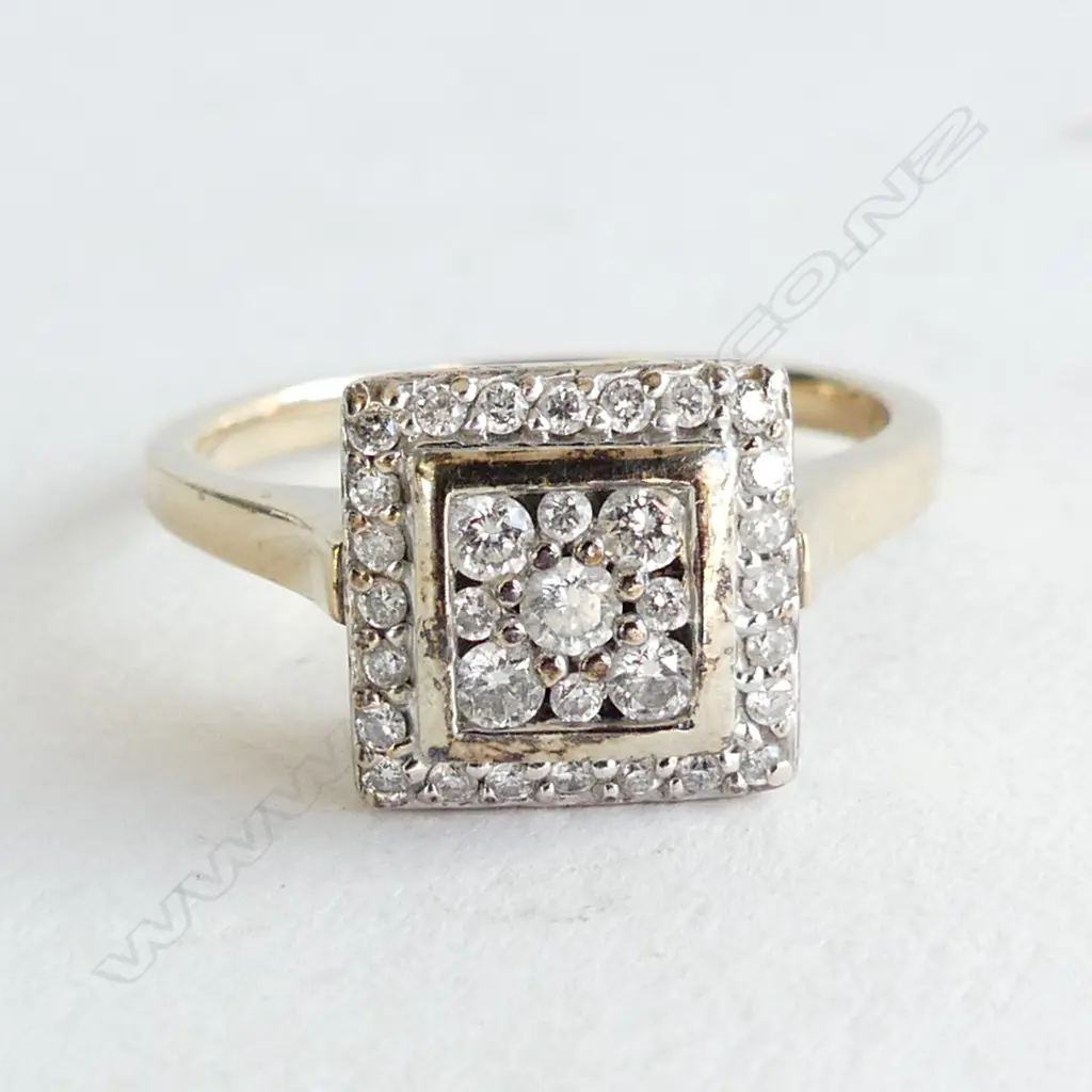 9CT & DIAMOND RING 4.0 GRAMS Image 1++