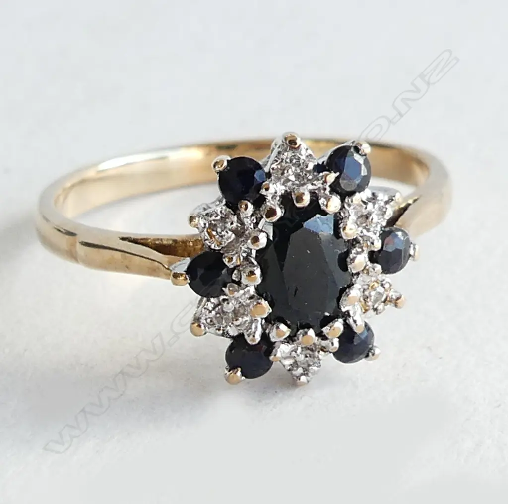 9CT & BLACK STONE & DIAMOND RING 2.5 GRAMS Image 1++