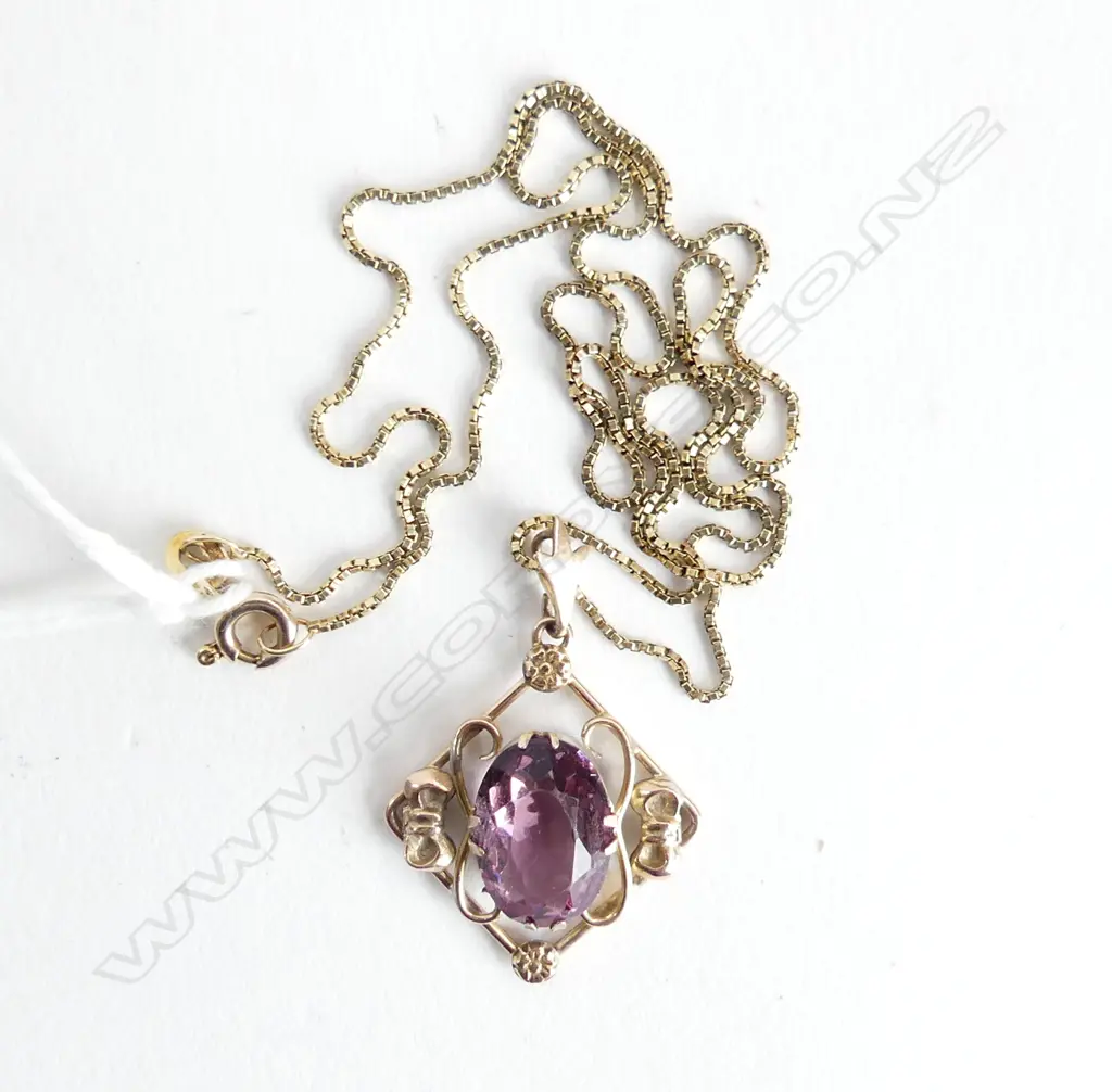 9CT LINED AMETHYST ? PENDANT & 14CT FINE BOX CHAIN 5.2GMS Image 1++