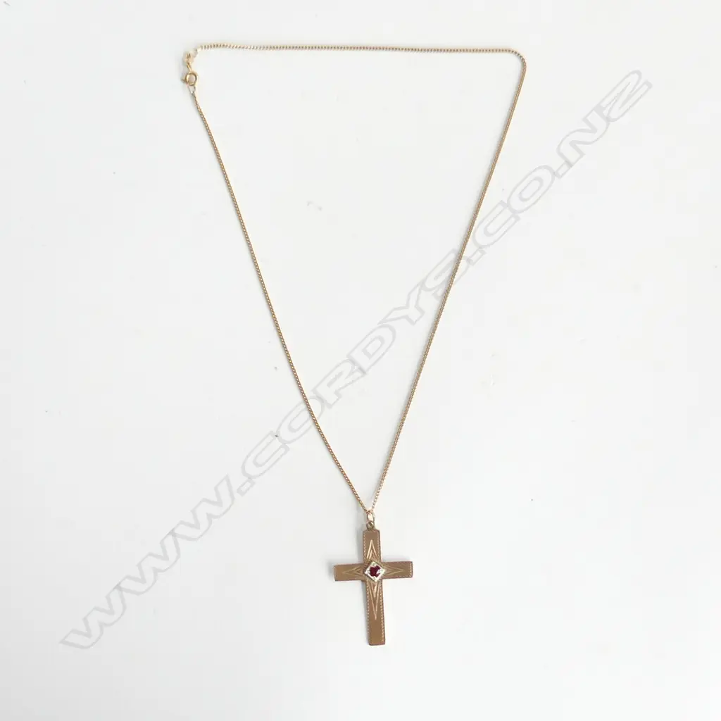  9CT GOLD CROSS WITH GARNET AND 9CT CHAIN 5GMS Image 1++