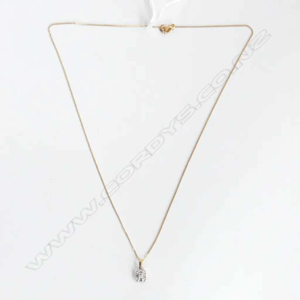 18CT 0.30CT DIAMOND PENDANT ON 9CT YELLOW GOLD CHAIN  Image 1++