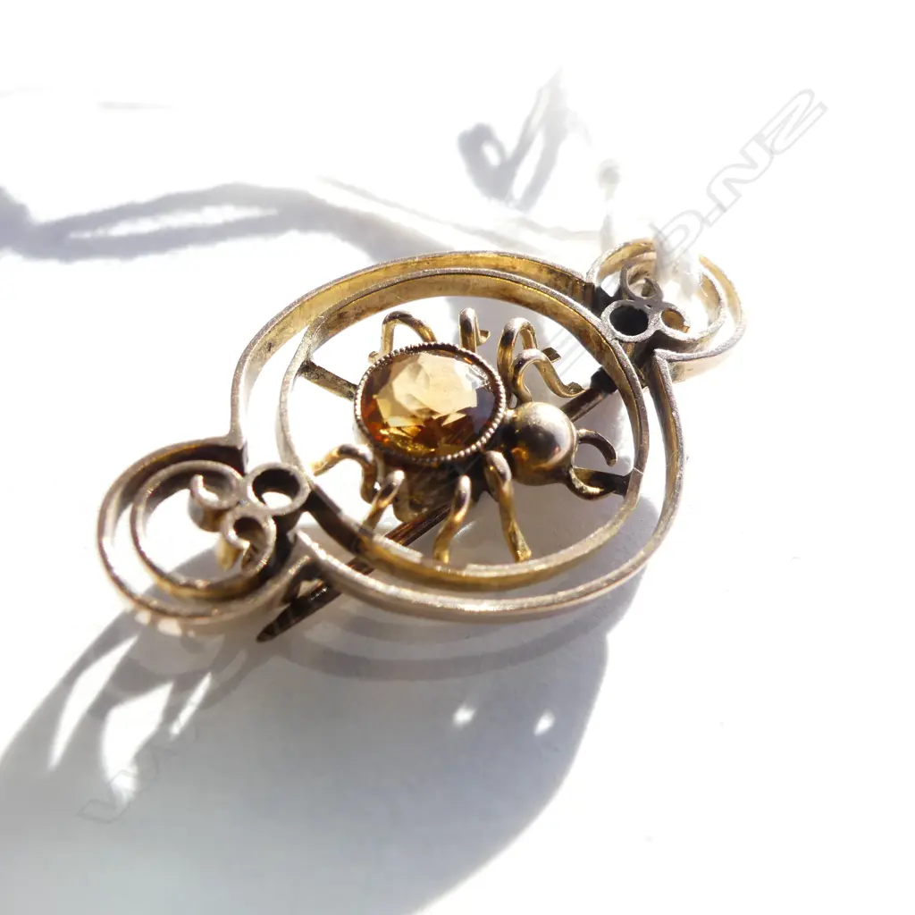 9CT GOLD INSECT PENDANT / BROOCH 3.0 GMS Image 1++