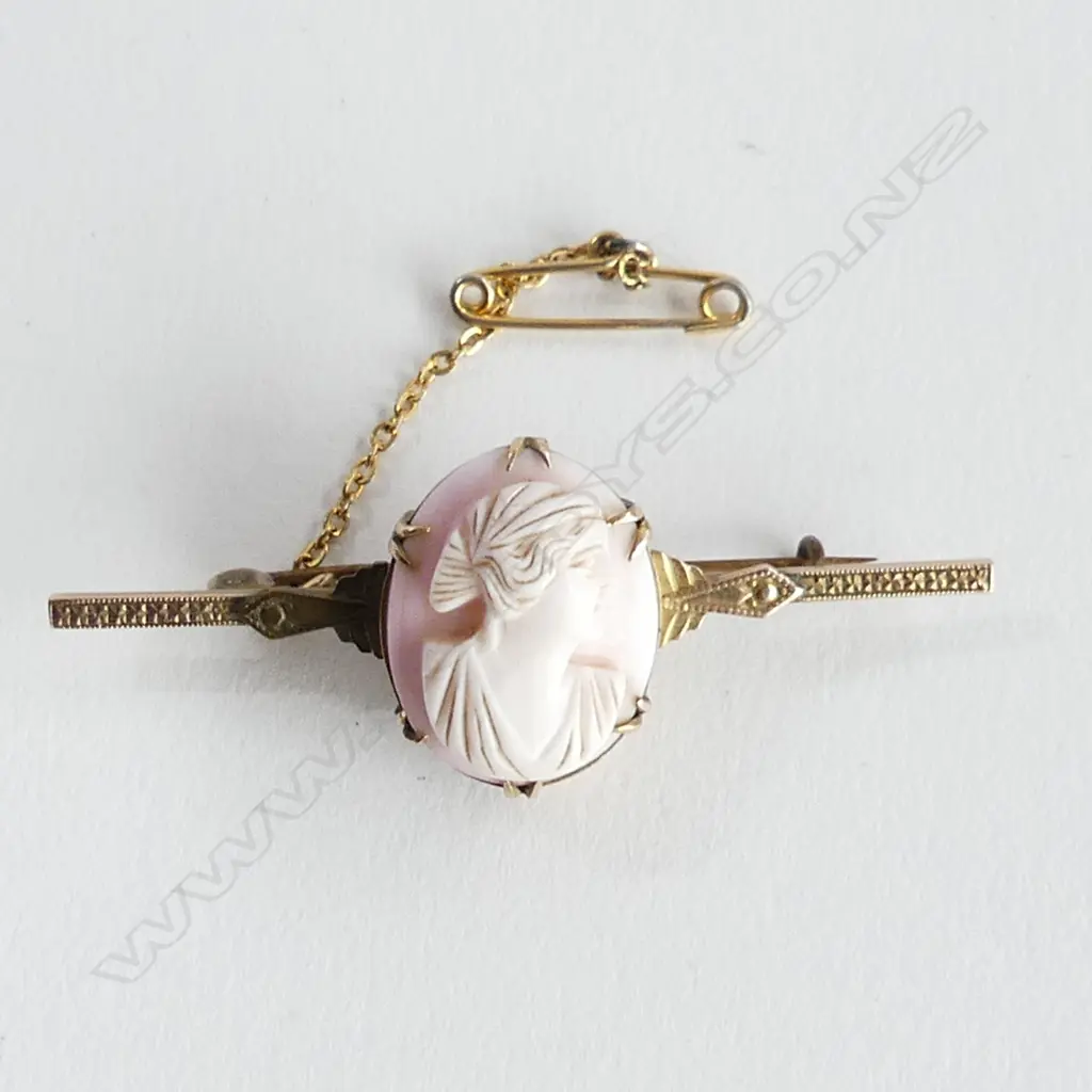  9CT GOLD HARD STONE CAMEO BAR BROOCH 8GRMS Image 1++