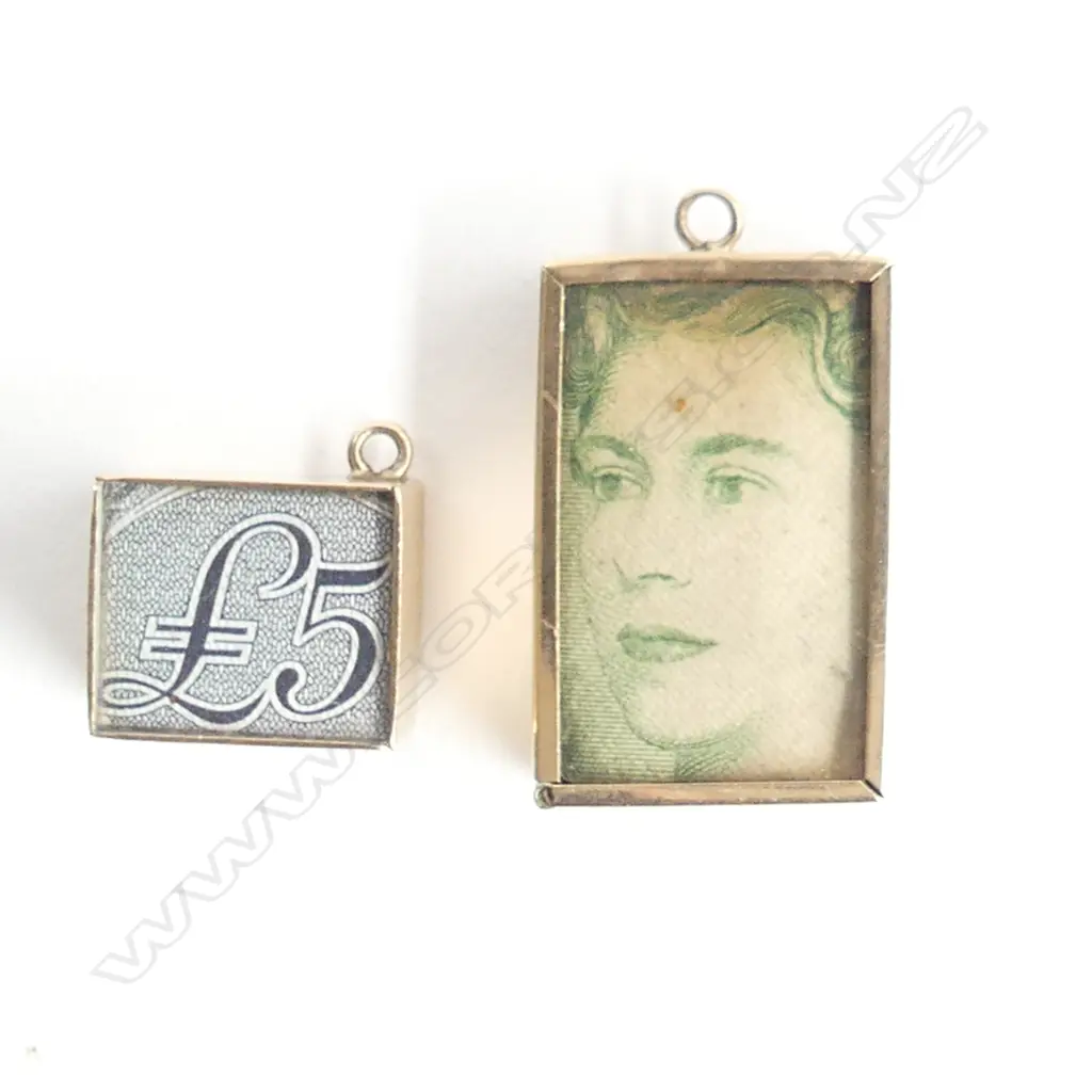   2 X 9CT GOLD CHARMS. CASED ONE POUND AND FIVE POUND NOTE. Image 1++