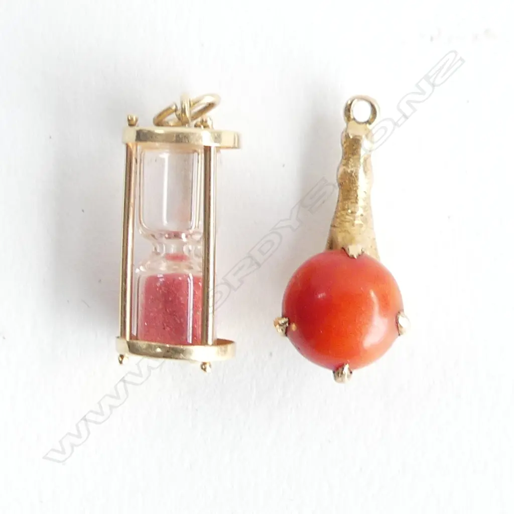 2 X 9CT GOLD CHARMS. EGG TIMER, AND GOLD CLAW WITH CORAL BALL Image 1++