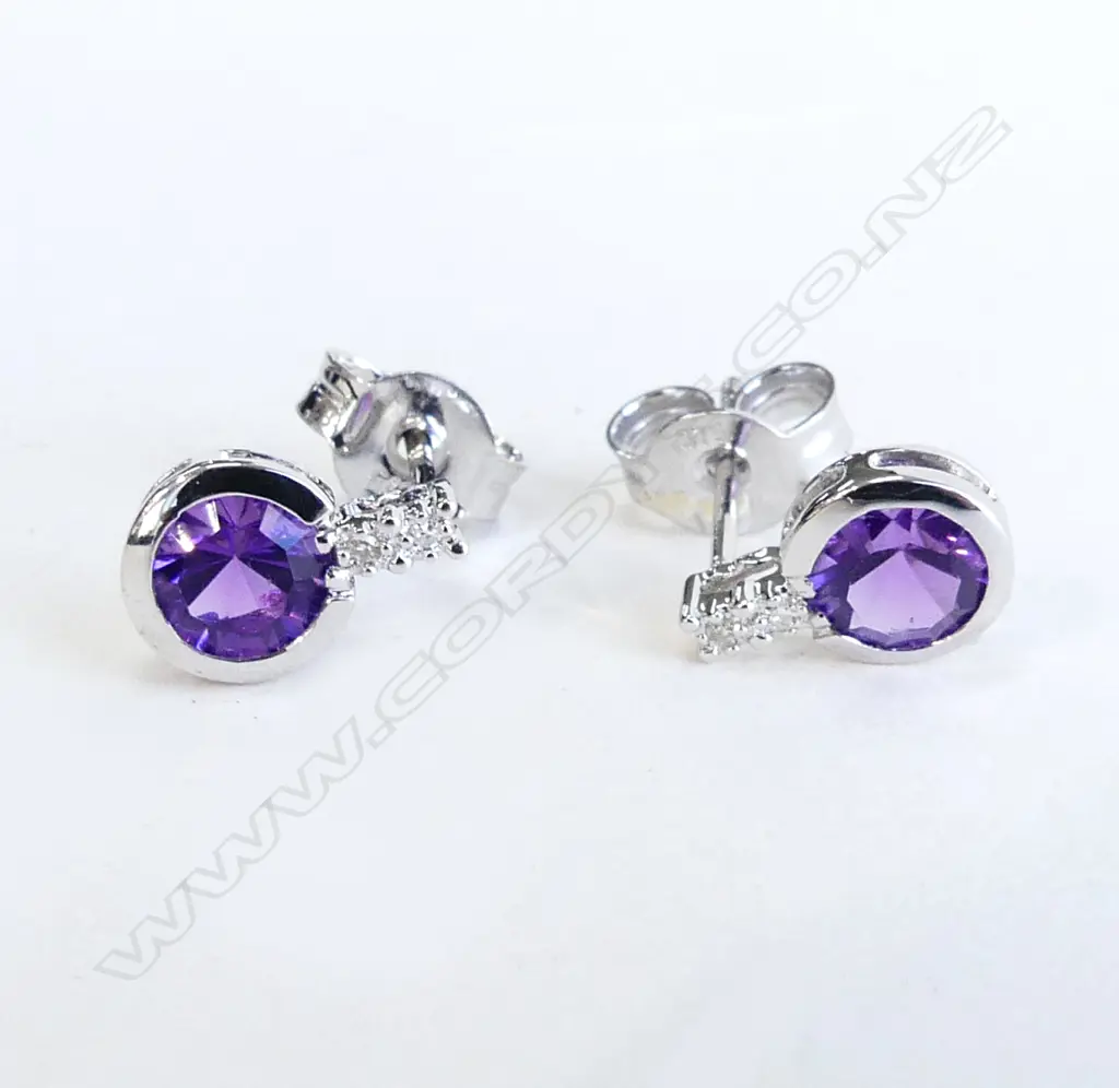 PR 9CT WHITE GOLD & AMETHYST STUD EARRINGS, 1.4GMS, NEW Image 1++