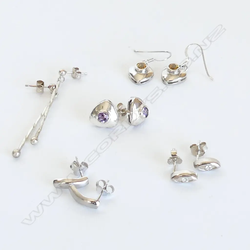 5 PRS SILVER & GEM SET STUD EARRINGS Image 1++