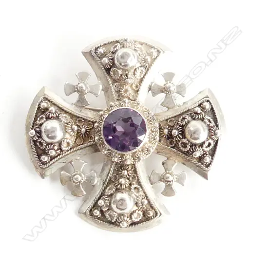  STG SILVER PALESTINE BROOCH WITH AMETHYST CENTRAL STONE 4CM DIAM.