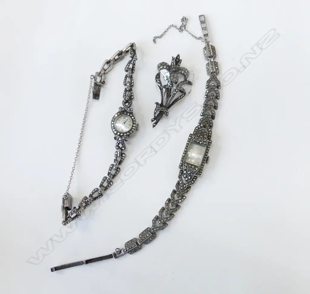 3 marcasite pces: 2 watches + brooch Image 1++