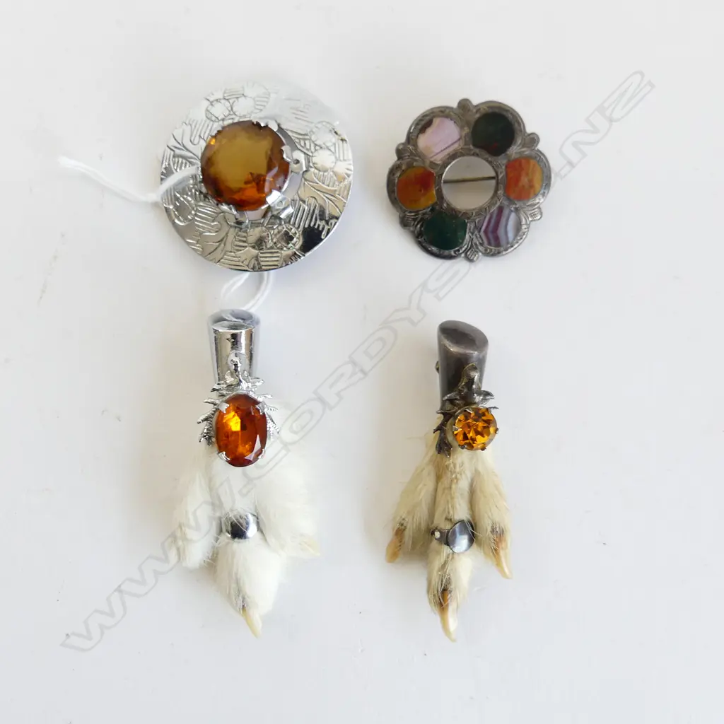 4 SCOTTISH BROOCHES; 2 GROUSE CLAW, AGATE & GLASS STONE 45mm dia Image 1++