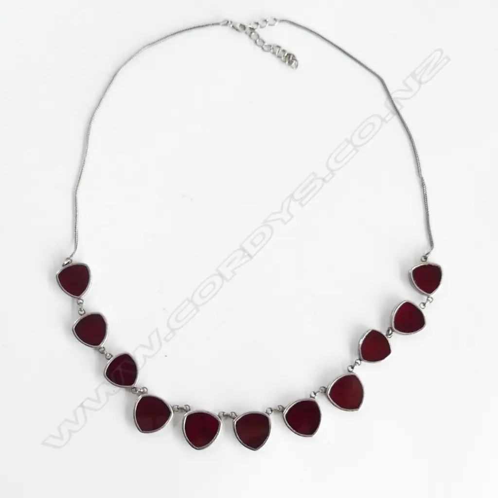 SILVER AND CARNELIAN NECKLACE (FAULT TO CHAIN) Image 1++