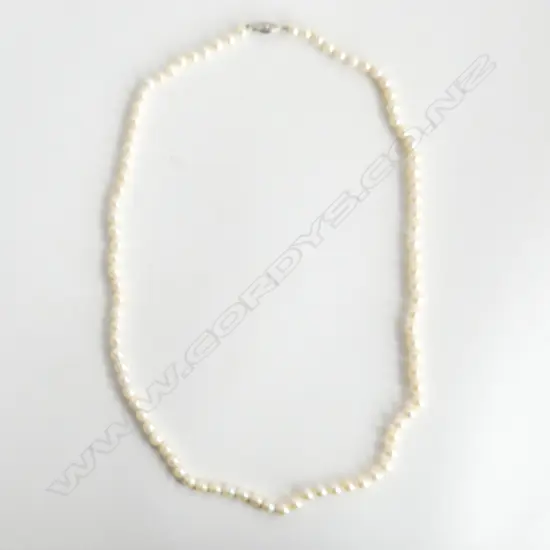  STRING OF CULTURED PEARLS 31CM