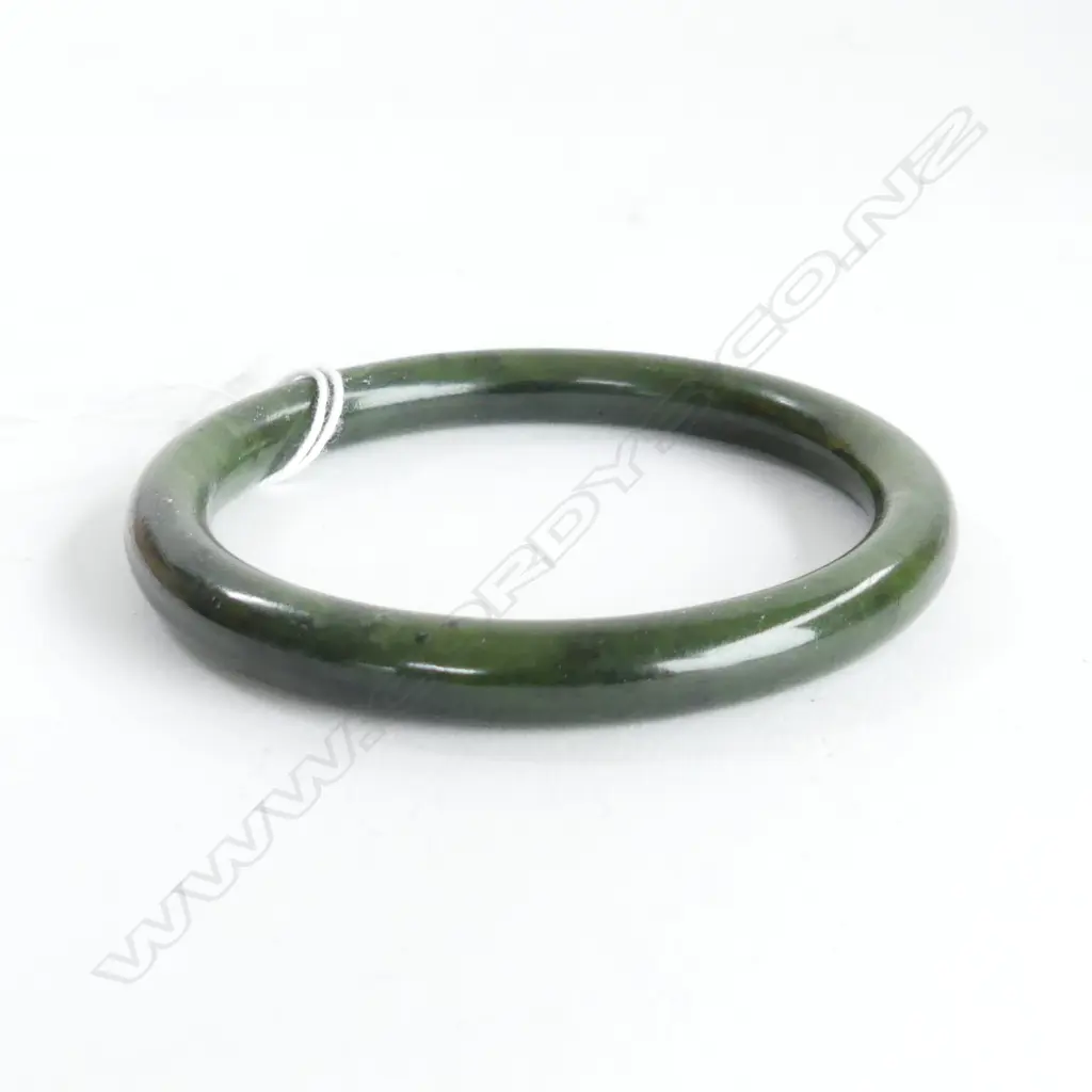 POUNAMU (GREENSTONE) BANGLE, 81MMM WIDE, 40GMS Image 1++